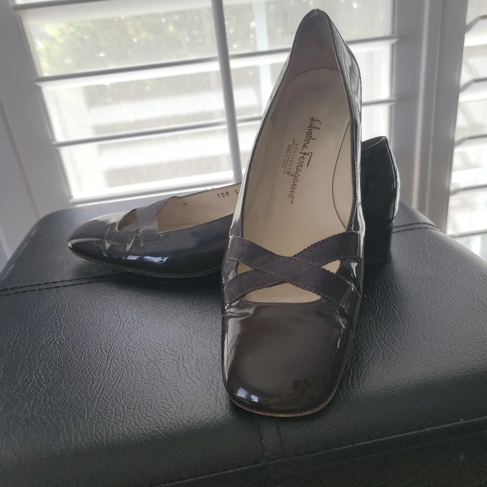 Salvatore Ferragamo Black Patent Flats Sz 10